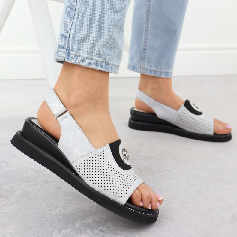 Sandały damskie na podwyższeniu z gumą srebrne Jezzi RMR2267-2 srebrny 2