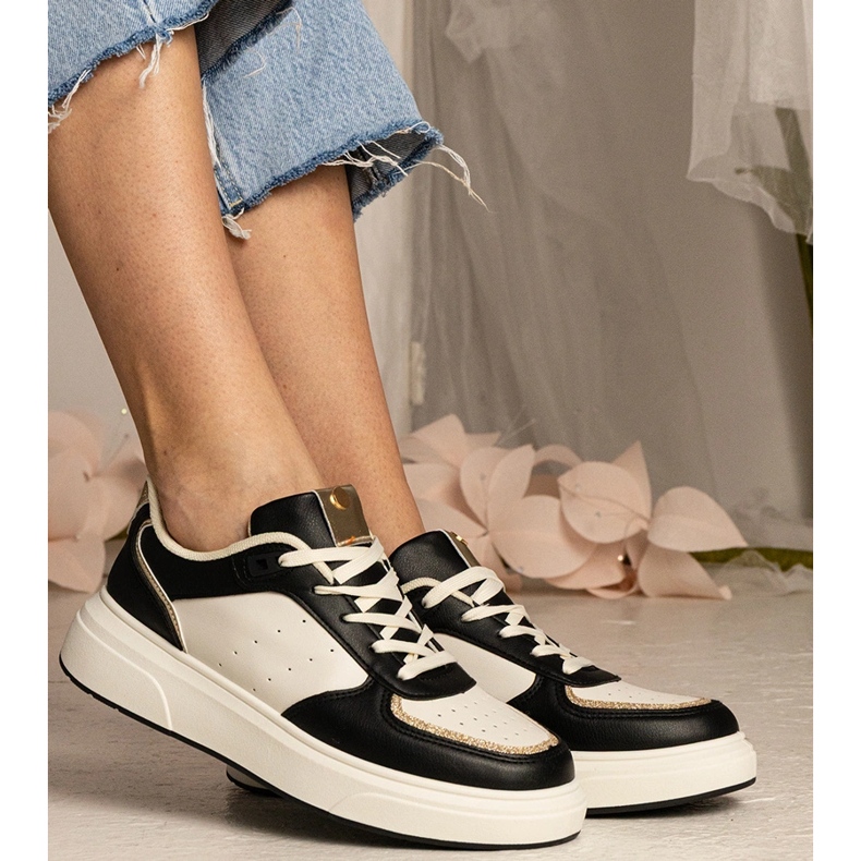 Czarne sneakersy damskie z brokatowym dodatkiem 2