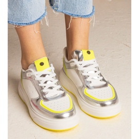 Srebrne sneakersy damskie z neonowym dodatkiem srebrny 5
