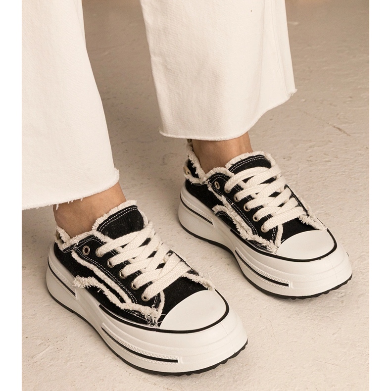 Czarne damskie trampki na wysokiej podeszwie 1