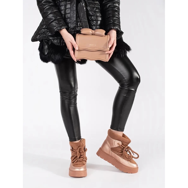 Brązowe sznurowane śniegowce damskie na grubej podeszwie 1