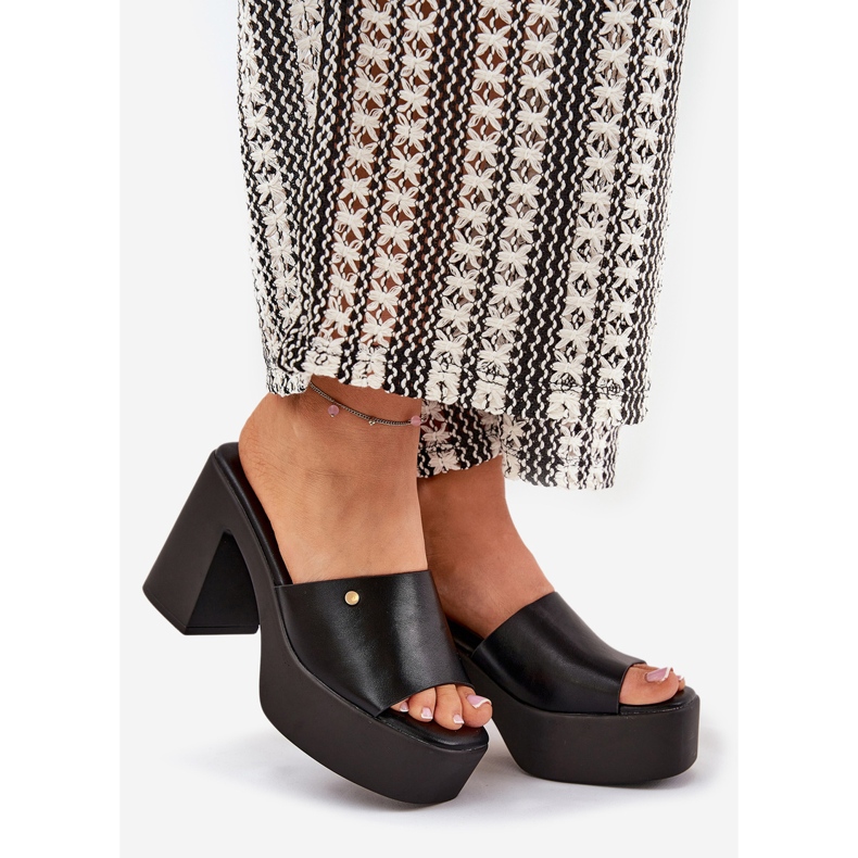 Damskie Klapki Z Eko Skóry Na Słupku I Platformie Czarne 1