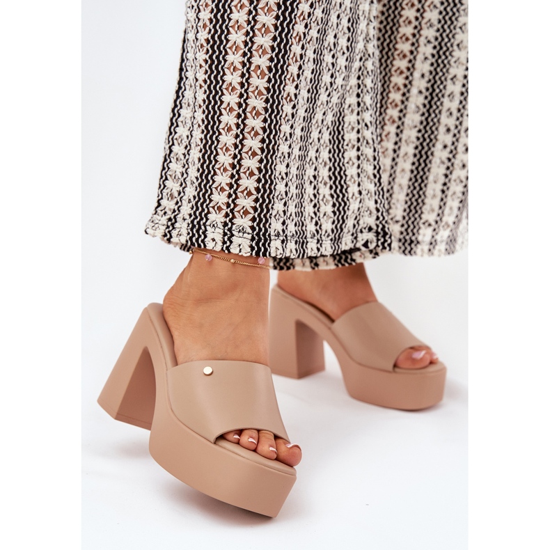 Damskie Klapki Z Eko Skóry Na Słupku I Platformie Khaki beżowy 2