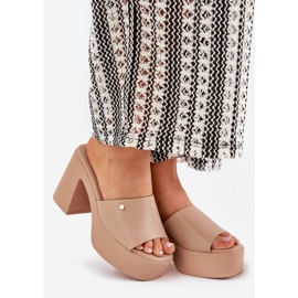 Damskie Klapki Z Eko Skóry Na Słupku I Platformie Khaki beżowy 1