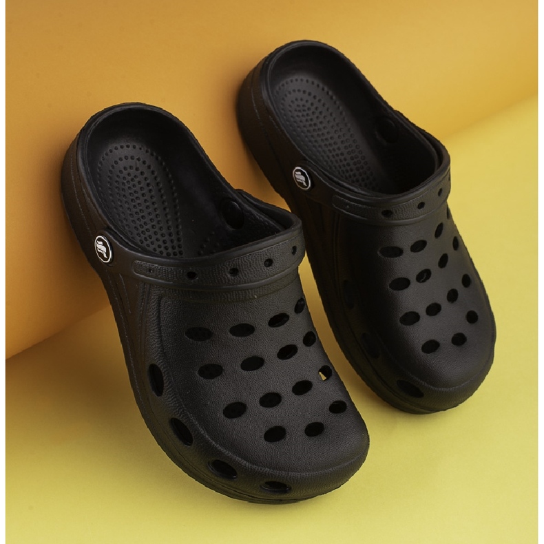 Klapki chłopięce czarne lekkie 1