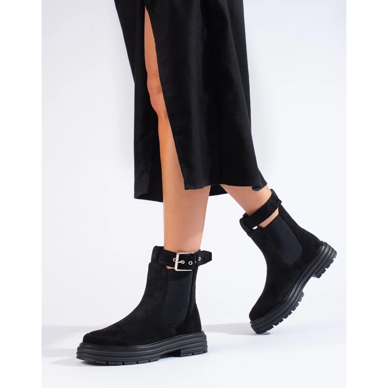 Czarne zamszowe botki z klamrą Shelovet 1