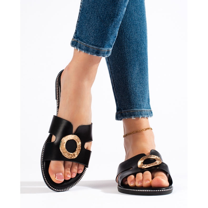 Czarne klapki damskie płaskie 2