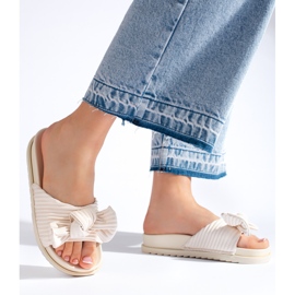 Beżowe klapki z kokardą beżowy 2