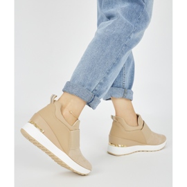 Beżowy zamszowe sneakersy na koturnie 4