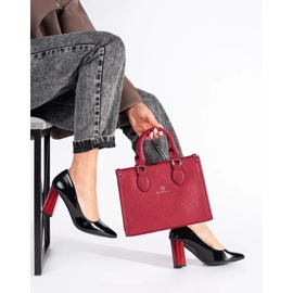 Eleganckie lakierowane czarne czółenka na słupku 2