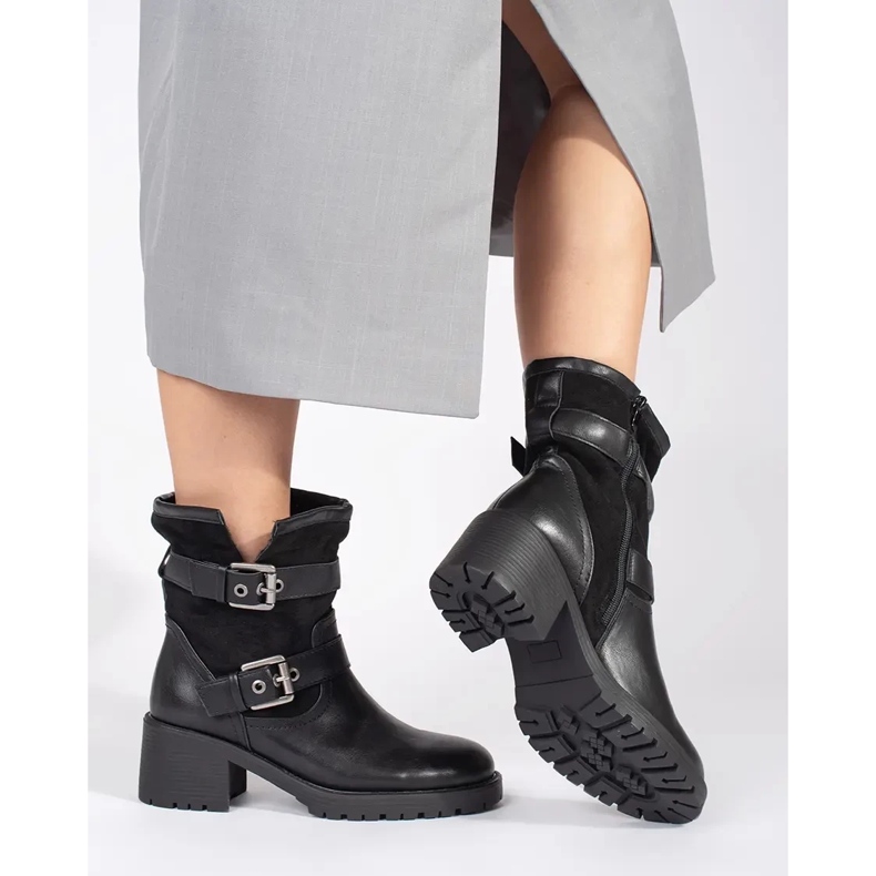 Czarne botki damskie na obcasie z klamrami 1