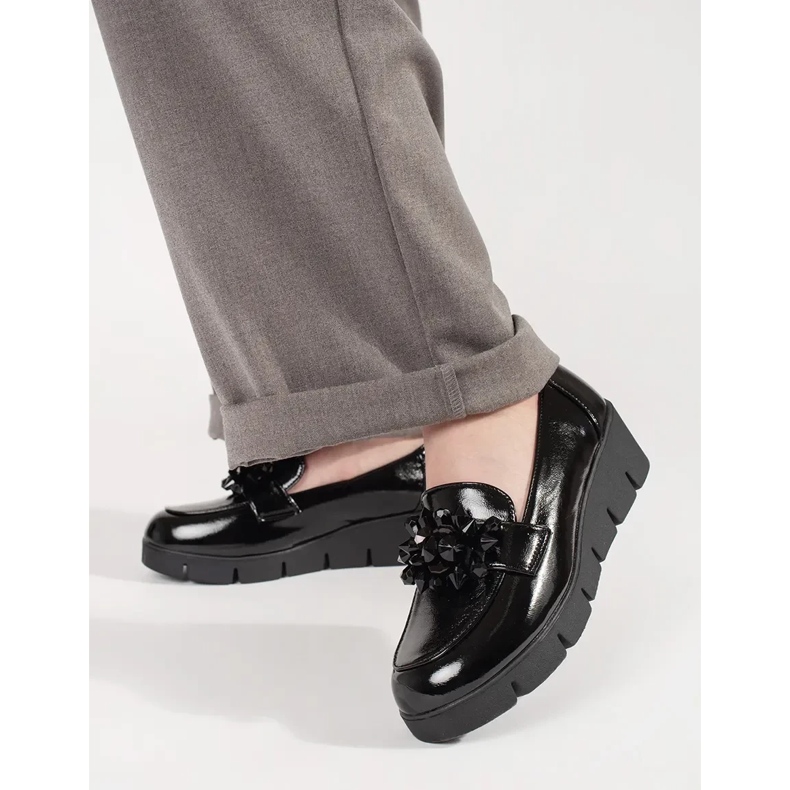 Goodin Czarne mokasyny na koturnie z ozdobą 2