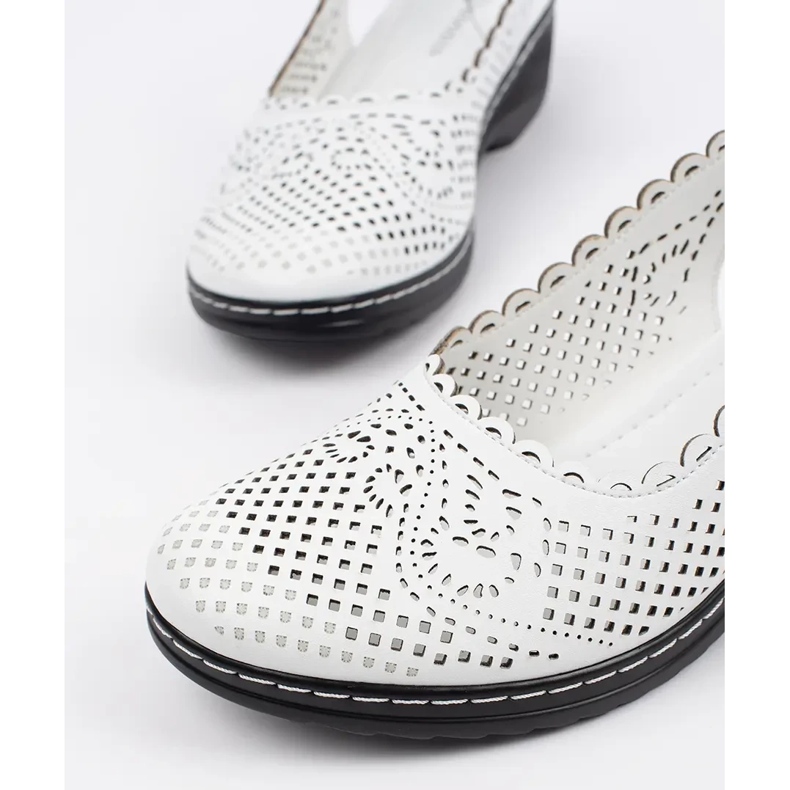 Goodin Białe sandałki na koturnie z odkrytą piętą 1