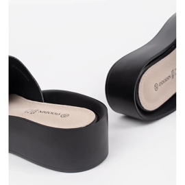 Goodin Czarne klapki damskie z łańcuchem 1