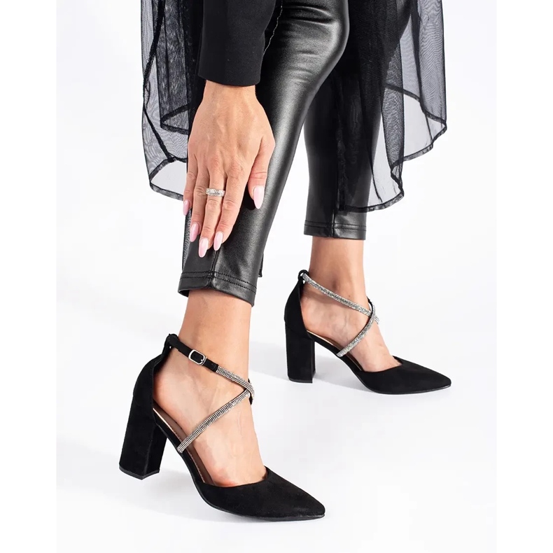 Zamszowe czarne czółenka z cekinami 2