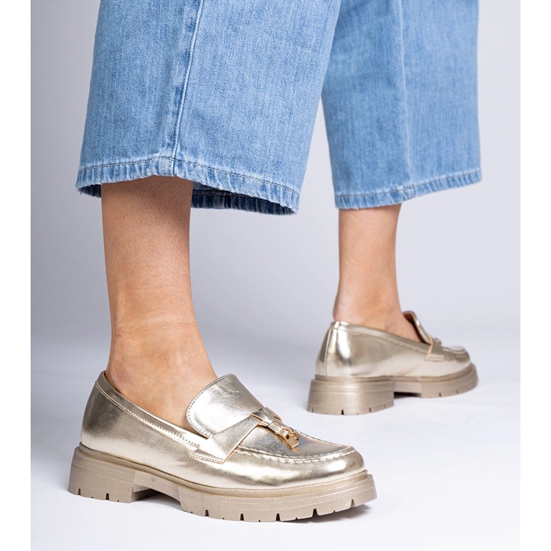 Złote eleganckie mokasyny z ekoskóry ze zdobieniem złoty 1