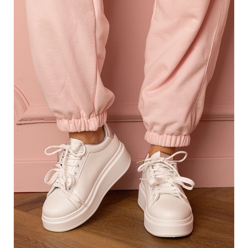 Biało-srebrne sneakersy sportowe na platformie białe 1