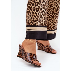 Lakierowane Klapki Damskie Na Koturnie Panterka Brązowe 2