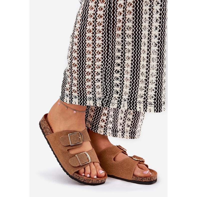 Klapki Damskie Na Korkowej Platformie Ze Złotymi Klamrami Camel brązowe 1