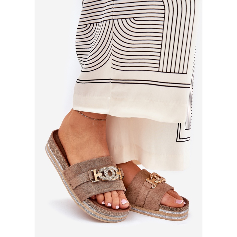 Klapki Damskie Ze Złotym Detalem Na Platformie Z Brokatem Khaki beżowy 1