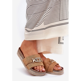 Klapki Damskie Ze Złotym Detalem Na Platformie Z Brokatem Camel brązowe 1