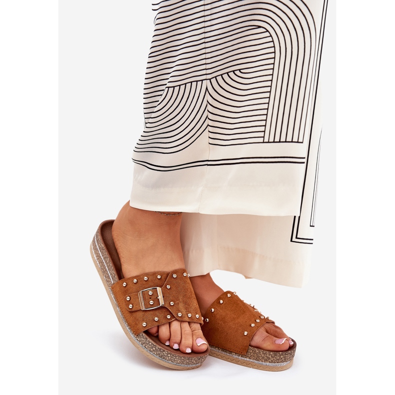 Klapki Damskie Na Platformie Z Klamrą I Ćwiekami Camel brązowe 1