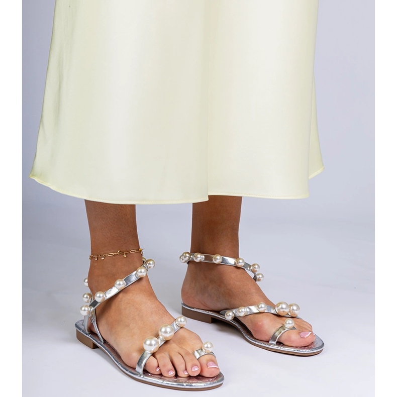 Srebrne sandały damskie zdobione perełkami srebrny 1