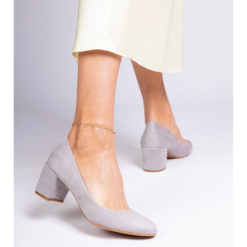 Szare czółenka klasyczne na słupku z ekozamszu 2