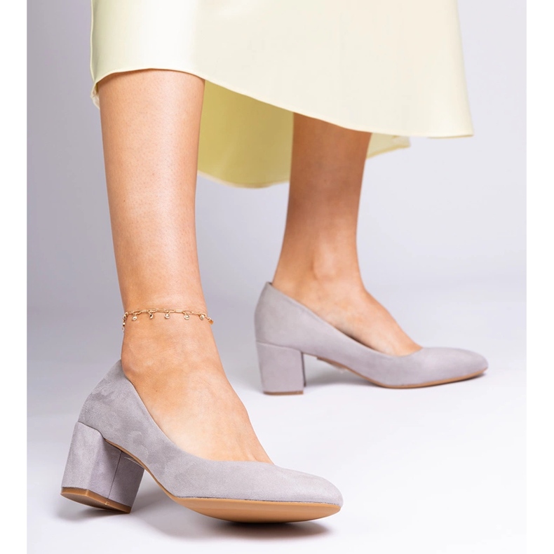 Szare czółenka klasyczne na słupku z ekozamszu 1