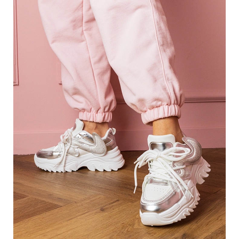 Białe sneakersy na masywnej podeszwie z cyrkoniami 2