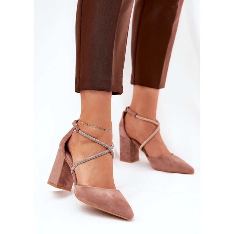 Czółenka Ze Szpiczastymi Noskami I Zdobionymi Paseczkami Na Słupku Ciemnobeżowe beżowy 2