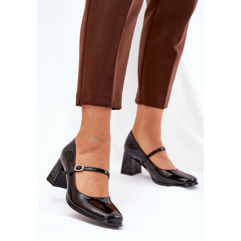 Lakierowane Czółenka Na Słupku Z Paskiem I Sprzączką Czarne 2