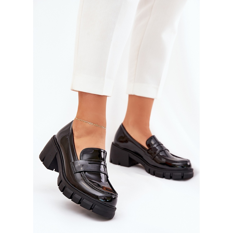 Lakierowane Półbuty Damskie Na Masywnym Obcasie Czarne 2