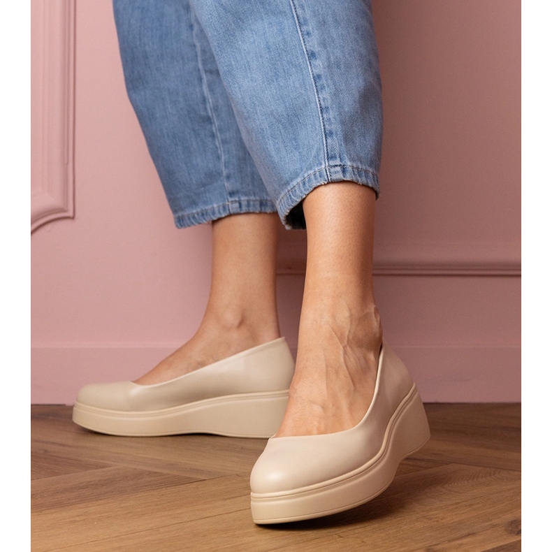 Beżowe półbuty na platformie z ekoskóry beżowy 1