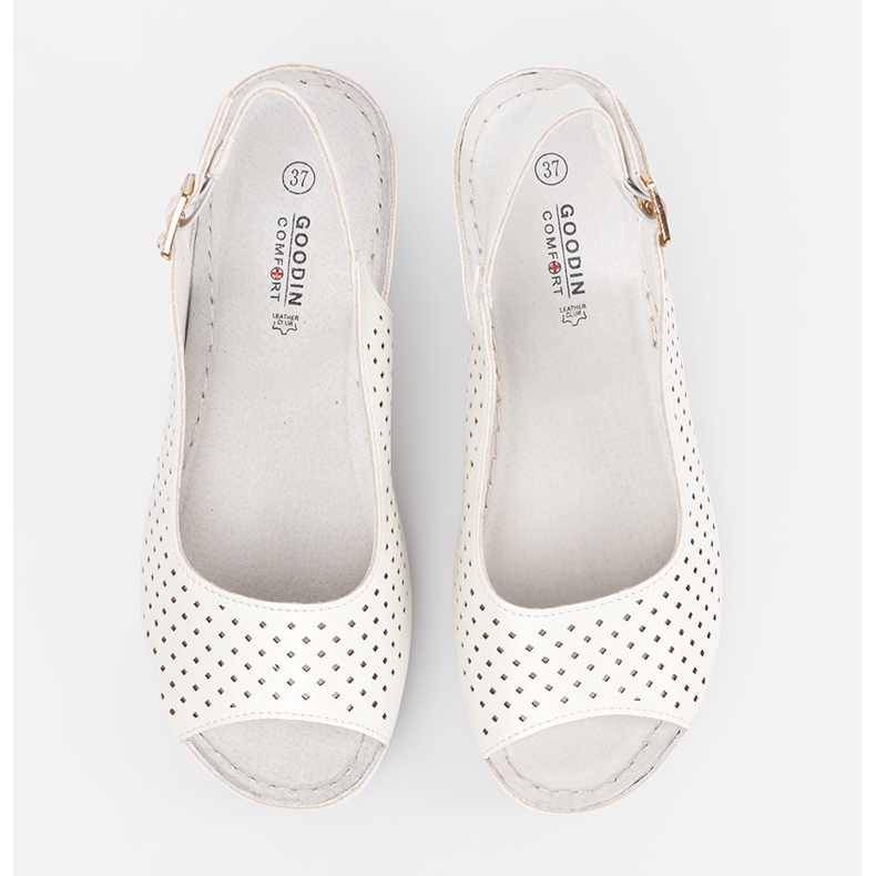 Goodin Białe ażurowe sandały na koturnie 2