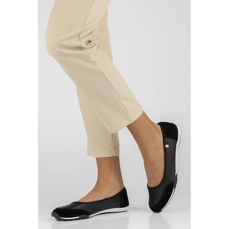 Filippo Skórzane tenisówki DP142/24 Bk czarne perforowane białe 1