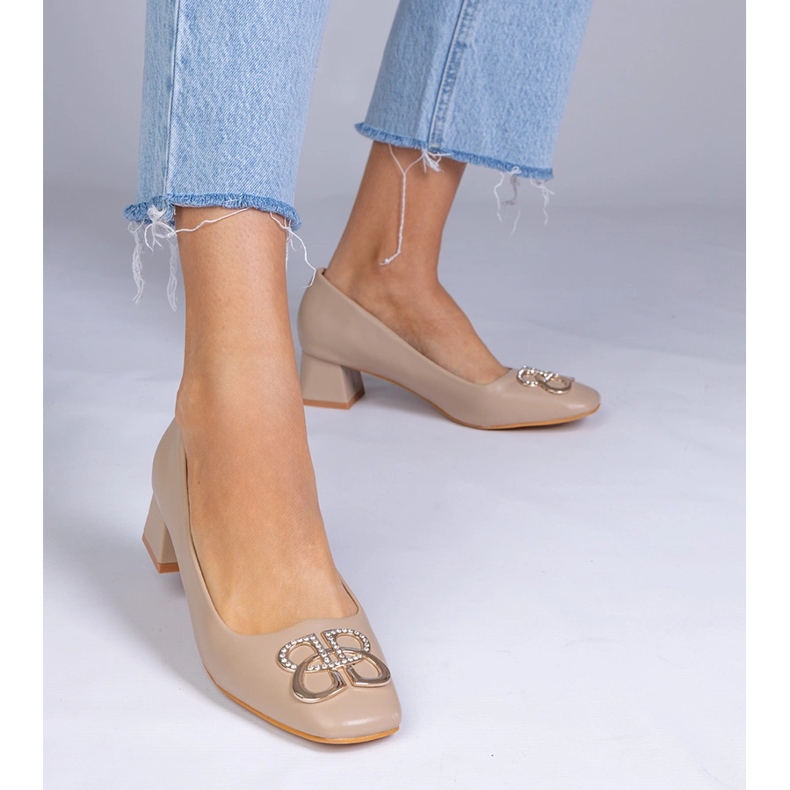 Brązowe czółenka na niskim obcasie z cyrkoniami 1