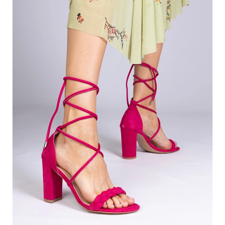 Różowe sandały wiązane na słupku 1