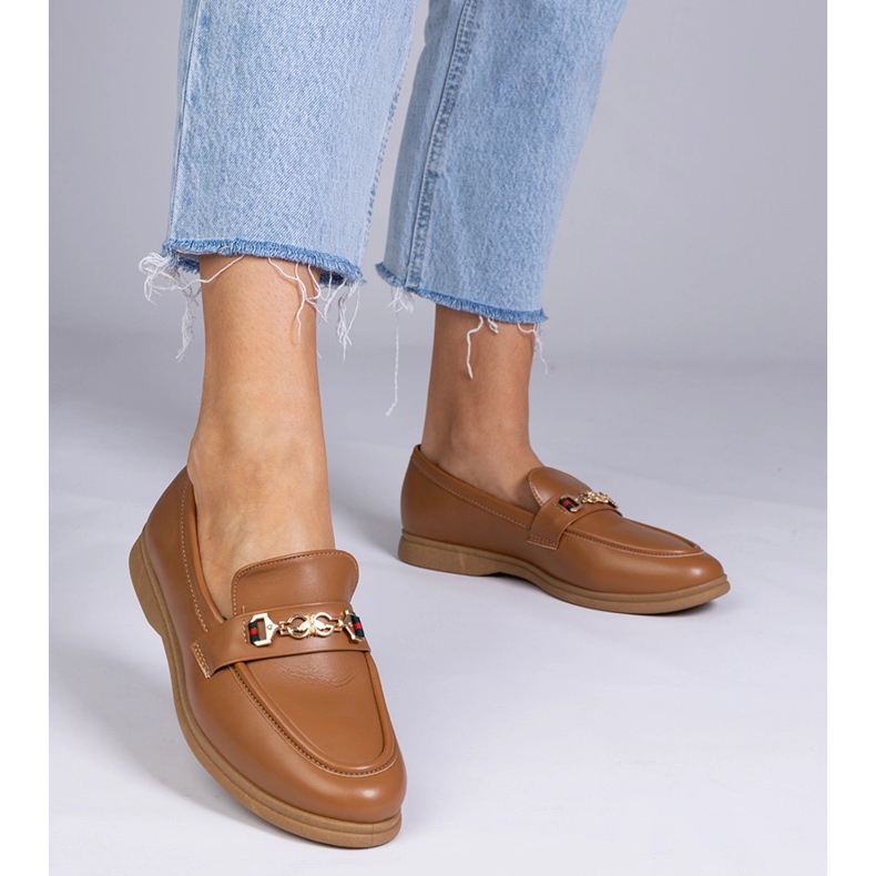 Ciemnobrązowe mokasyny ze złotą ozdobą 1