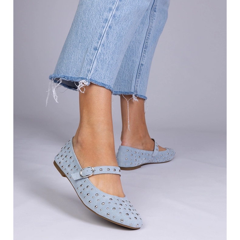 Niebieskie balerinki z ćwiekami i sprzączką 1