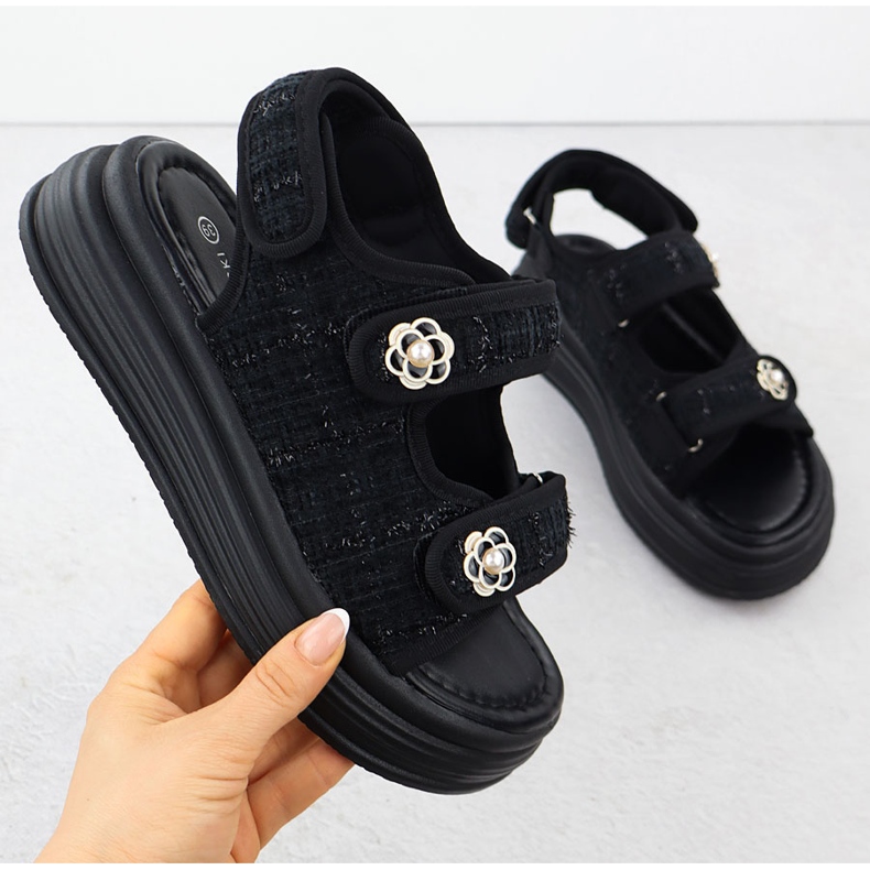 Sandały damskie na platformie czarne Potocki PY16337 1