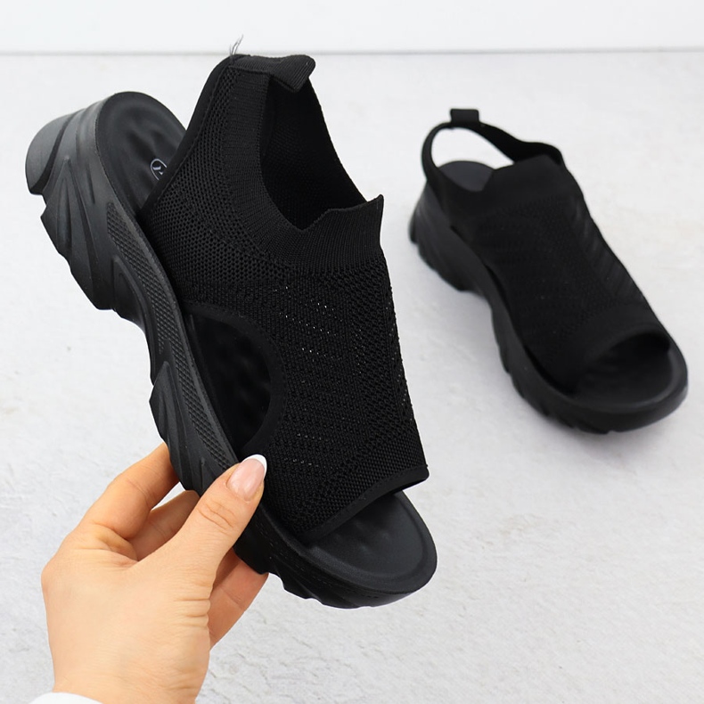 Sandały damskie zabudowane czarne Potocki TO90302 1