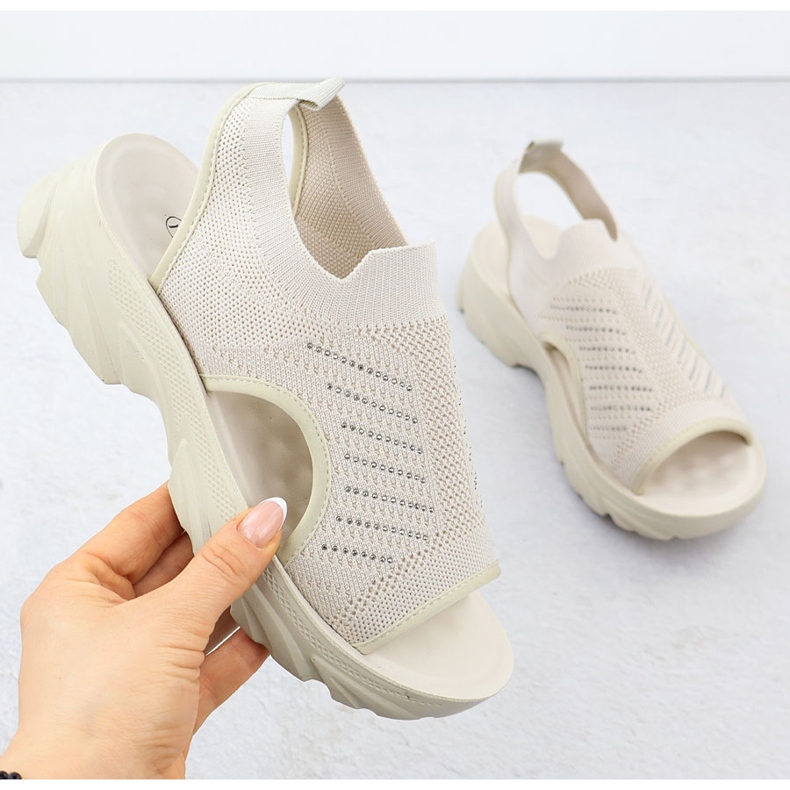 Sandały damskie zabudowane beżowe Potocki TO90302 beżowy 1