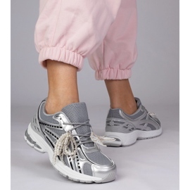 Srebrne sneakersy z odpinanymi ozdobami srebrny 3
