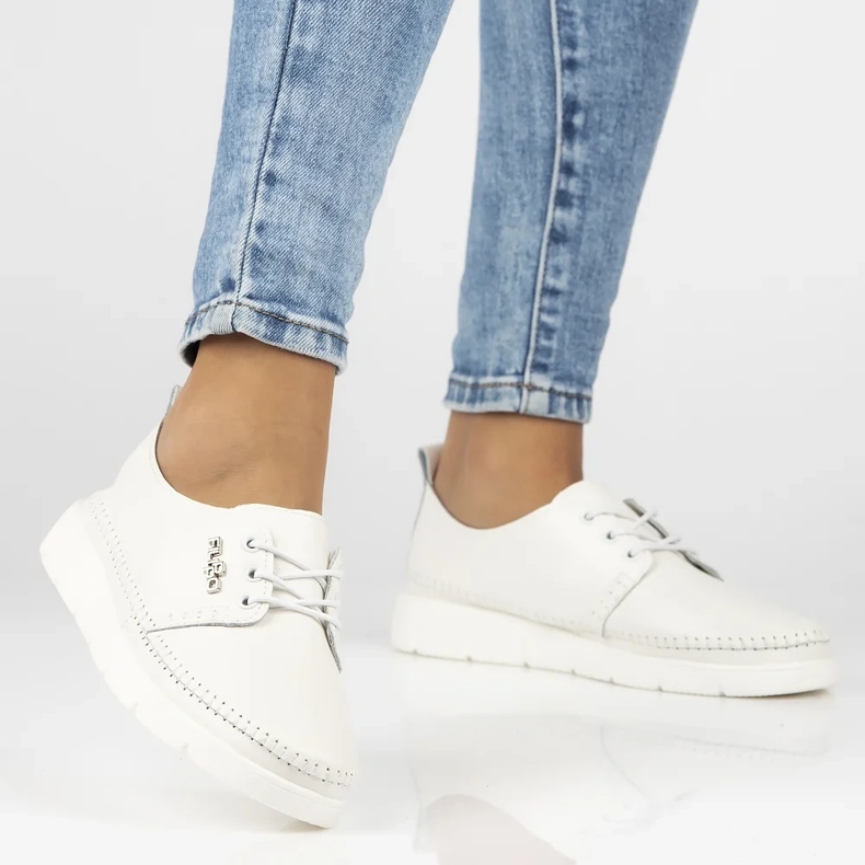 Skórzane sneakersy Filippo DP6747/25 Wh białe 2