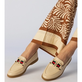 Kremowe mokasyny z ekoskóry z ozdobą beżowy 1