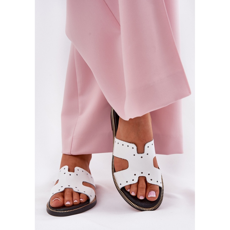 Zazoo 40326 Lakierowane Damskie Klapki Z Ozdobnymi Wycięciami Białe 2