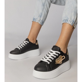 Czarne sneakersy z serduszkiem i agrafką Lerisol 1