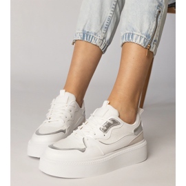 Białe sneakersy z materialową wstawką 2