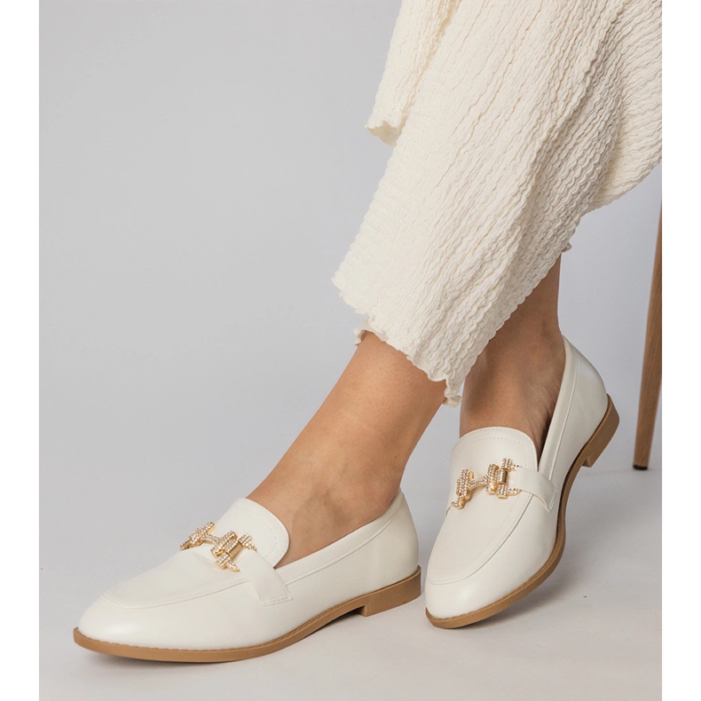 Białe mokasyny zdobione cyrkoniami 1